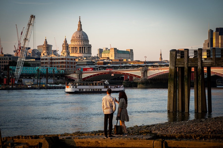 couple look at city london